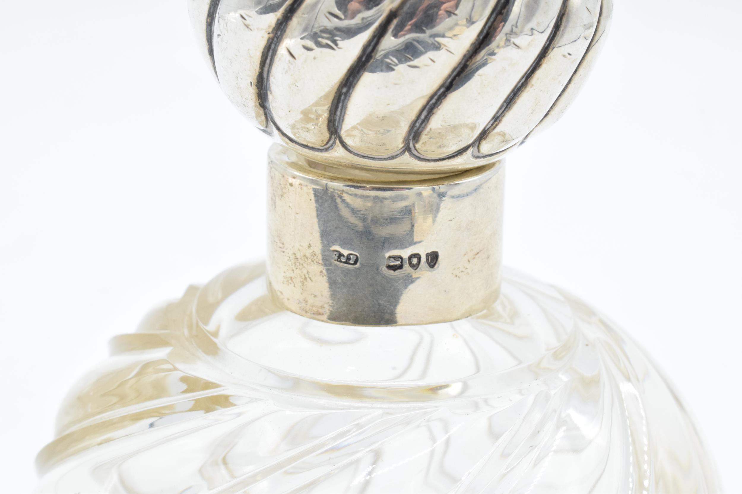 Silver topped scent bottle with swirling glass decoration 13cm tall. Hallmarked for London, - Image 4 of 6