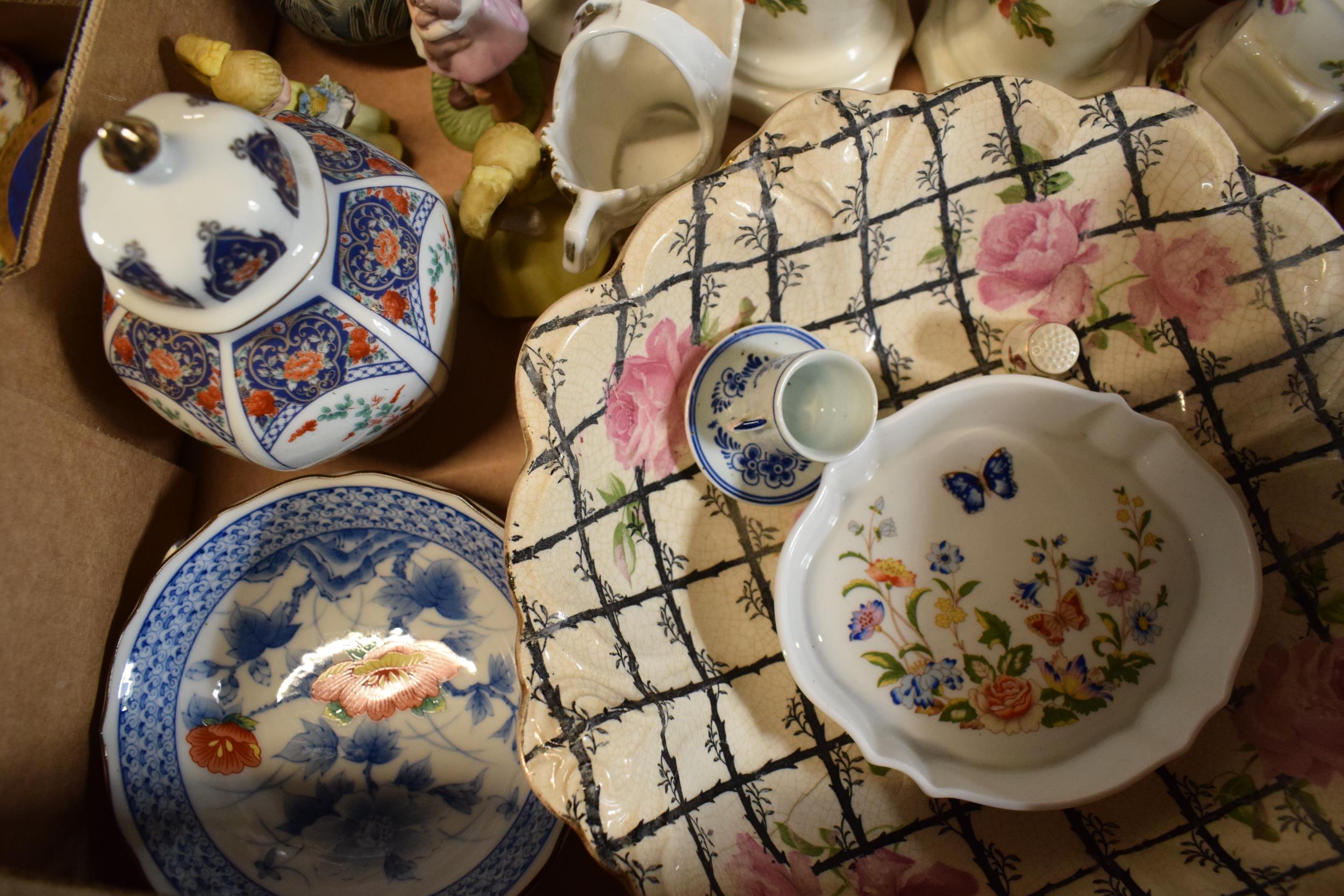 A mixed collection of pottery to include 20th century oriental items, pub advertising jugs, vases, - Image 4 of 4