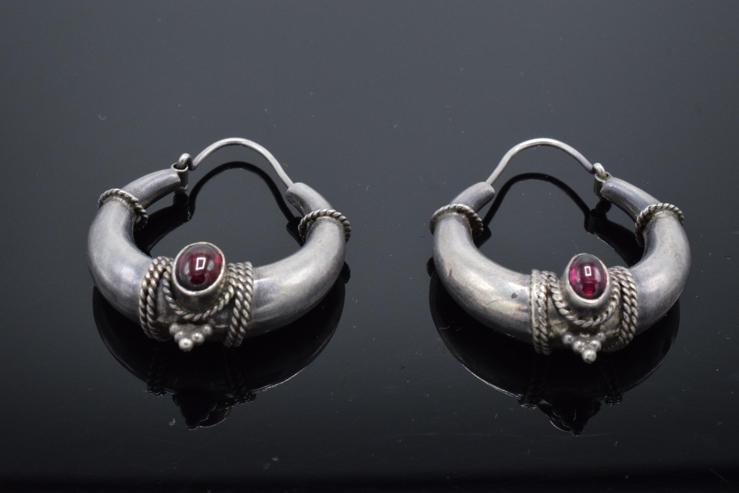 Continental silver thick earrings set with cabachon garnet stones earrings (unmarked). 10.6 grams - Image 2 of 4