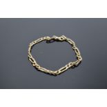 9ct hallmarked gold link bracelet, 19cm in length. 1.9 grams