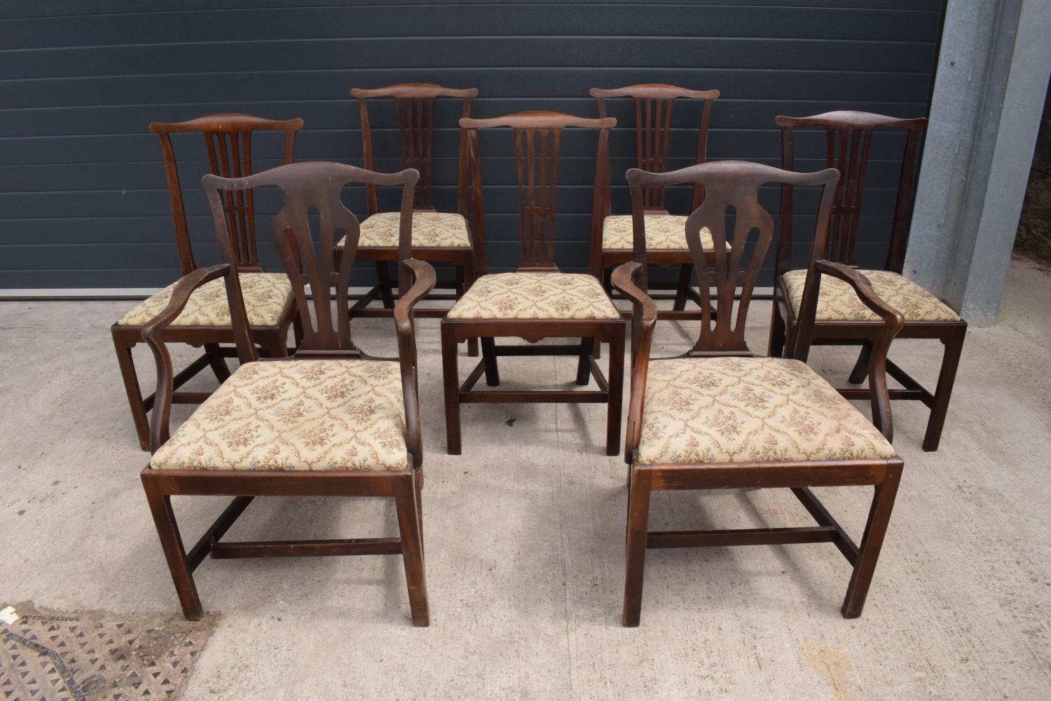 George III mahogany set of country Chippendale style dining chairs to consist of 2 carver chairs