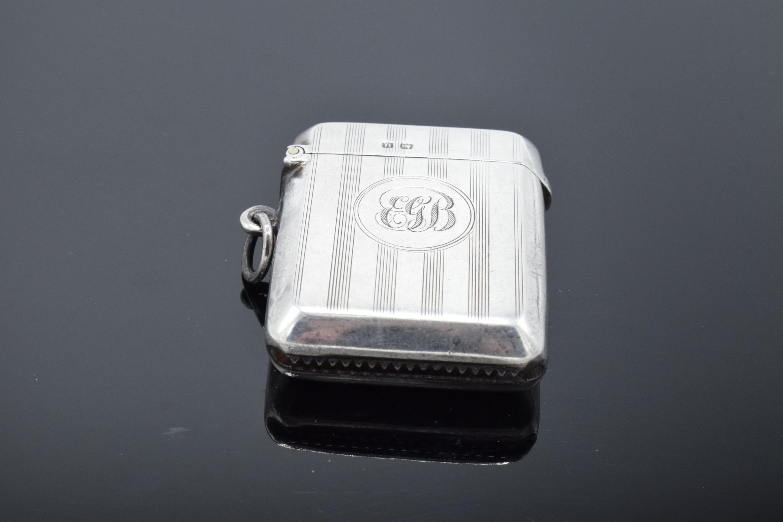 Silver vesta case hallmarked for Birmingham 1919. 32.7 grams. - Image 3 of 7