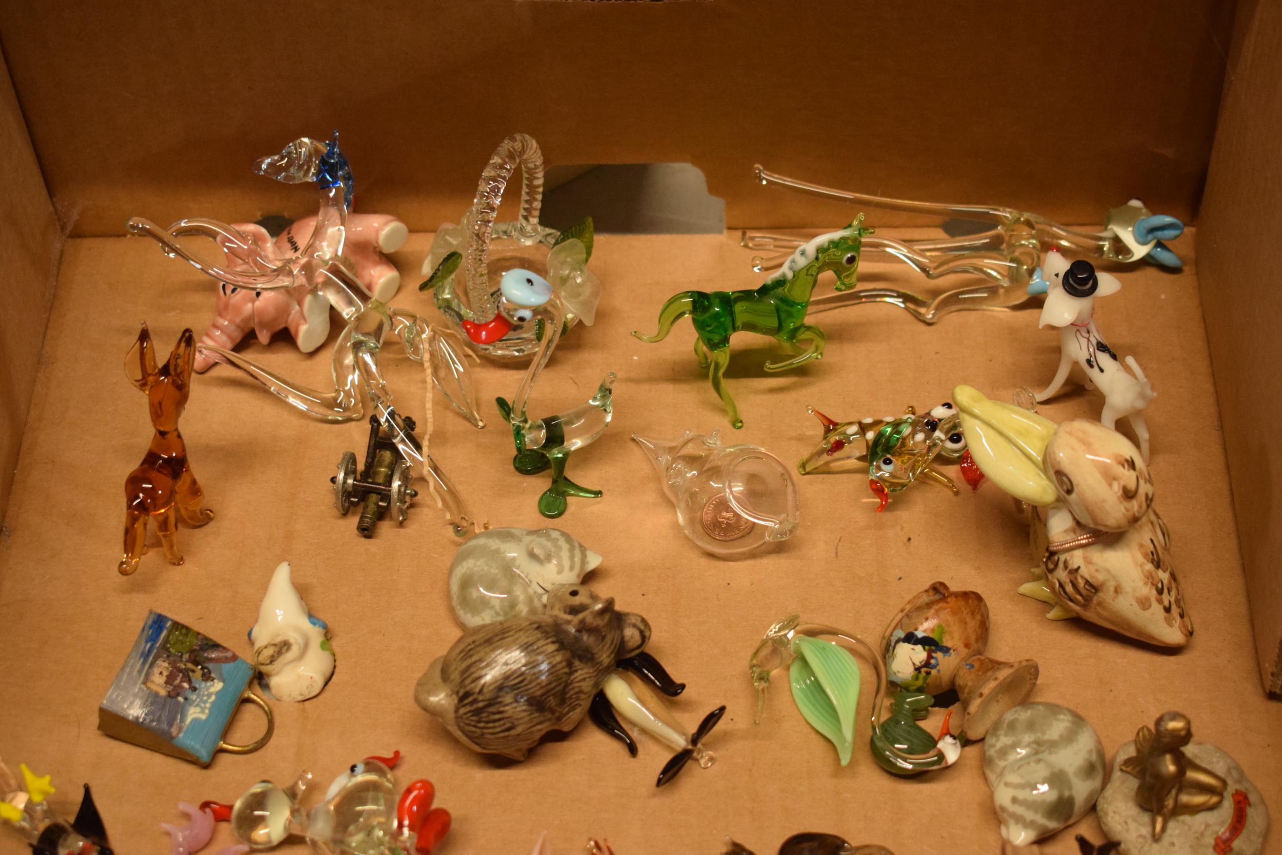 A large collection of small collectables / novelty items to include Murano style glass animals, a - Image 2 of 4