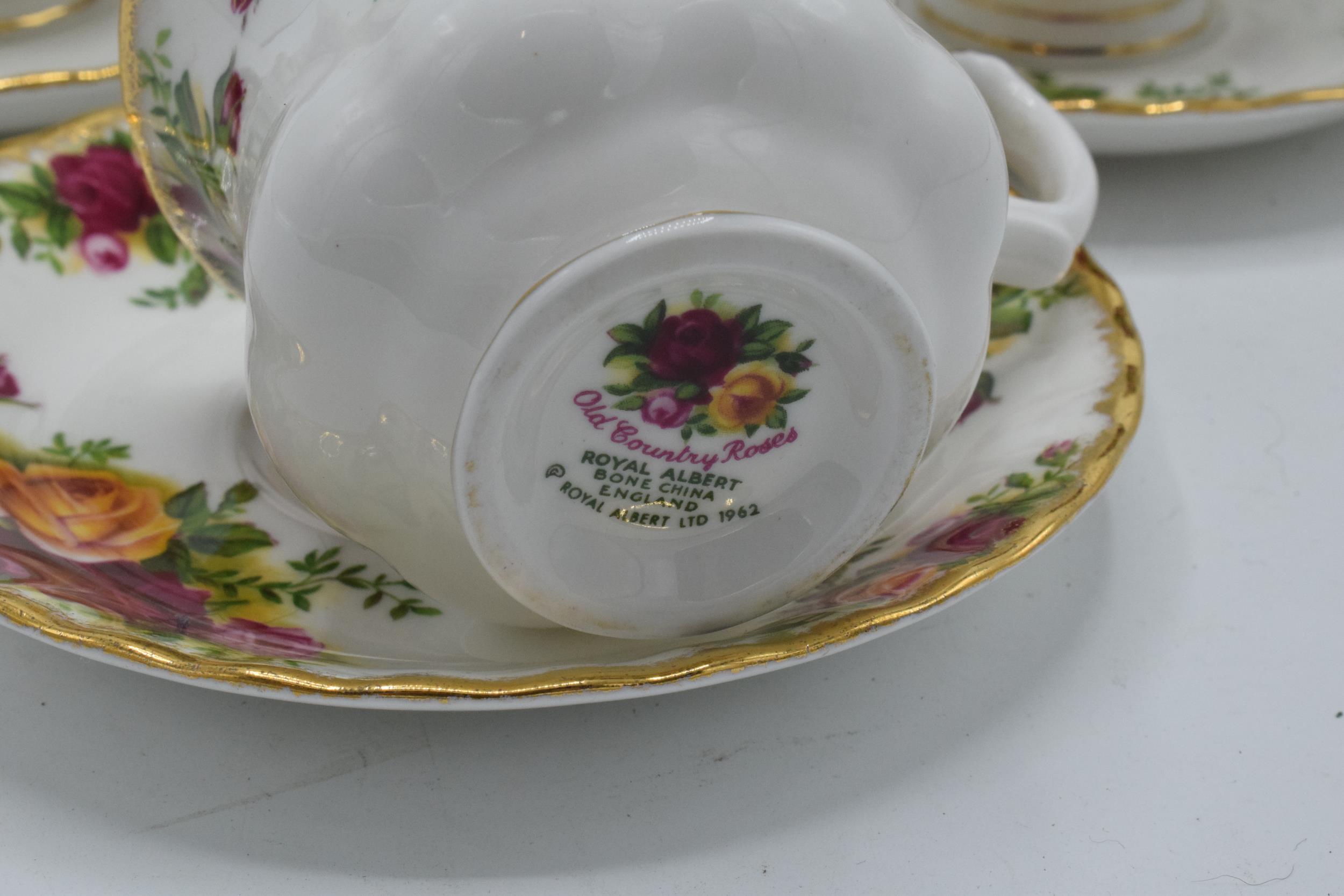 A collection of Royal Albert Old Country Roses items to include 6 coffee cups and saucers (12). In - Bild 3 aus 3