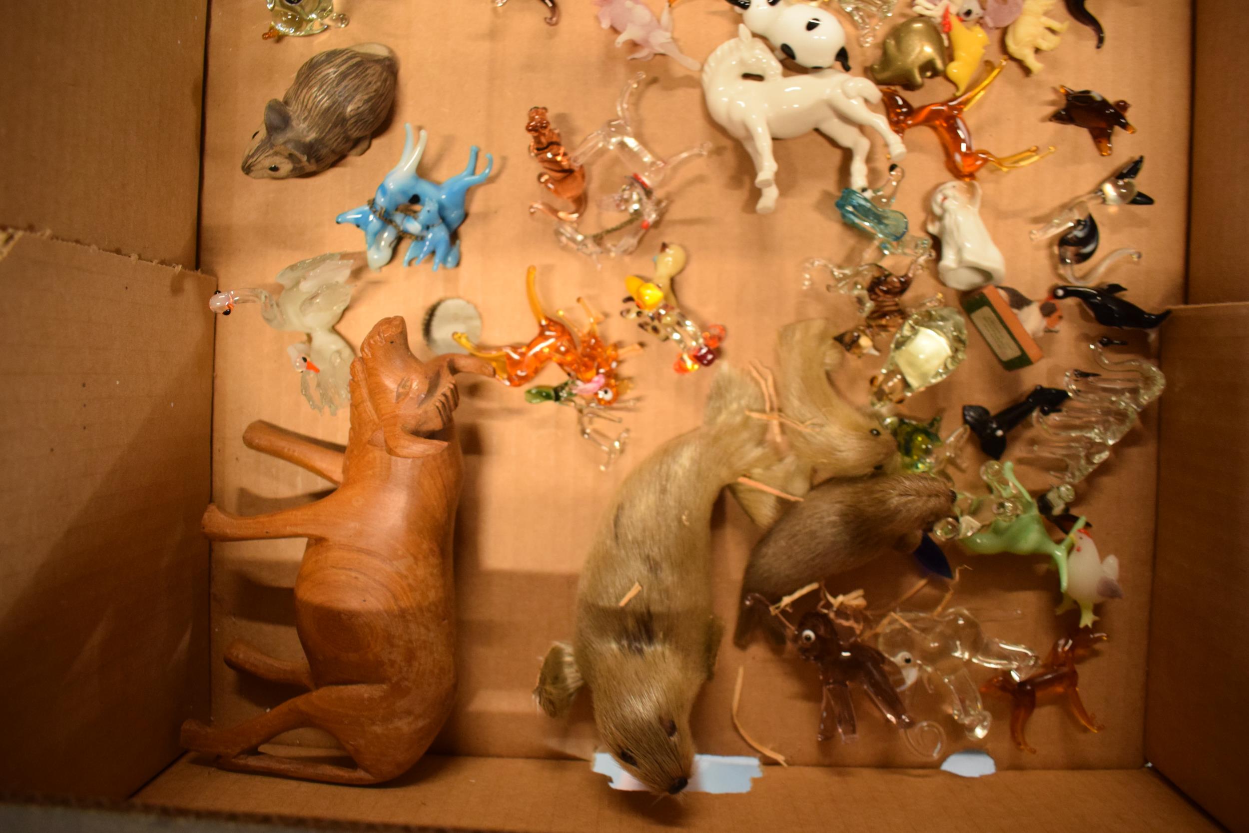 A large collection of small collectables / novelty items to include Murano style glass animals, a - Image 4 of 4