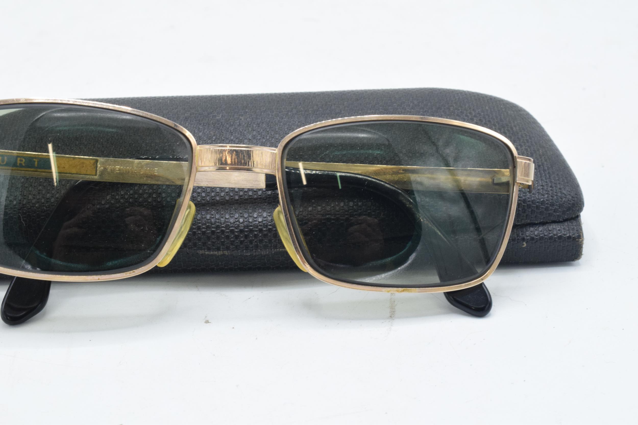 A pair of Viennaline gold plated vintage sunglasses fitted with prescription lenses in case. - Image 3 of 8