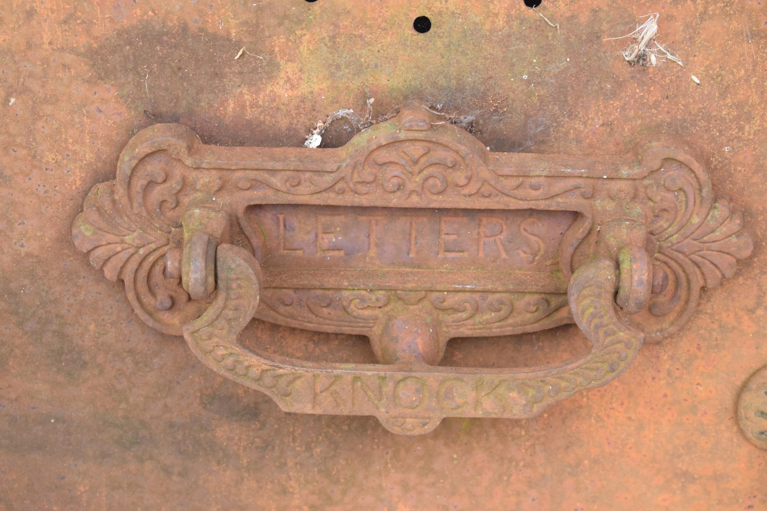 An interesting late 19th century cast metal door (possibly for a furnace / oven) with 'Hanson - Image 5 of 7