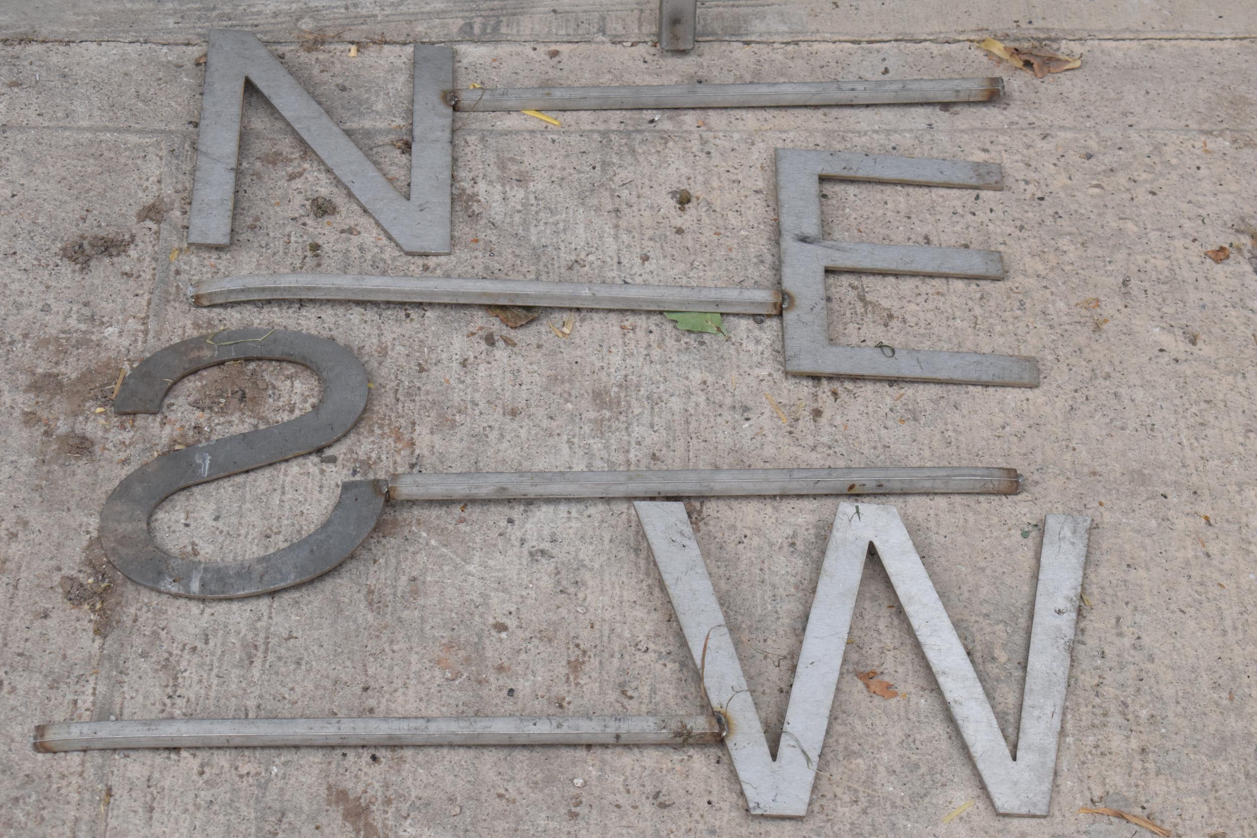 A large stainless steel plasma cut weathervane in the form of a cockerel with letters N E S W on - Image 3 of 5