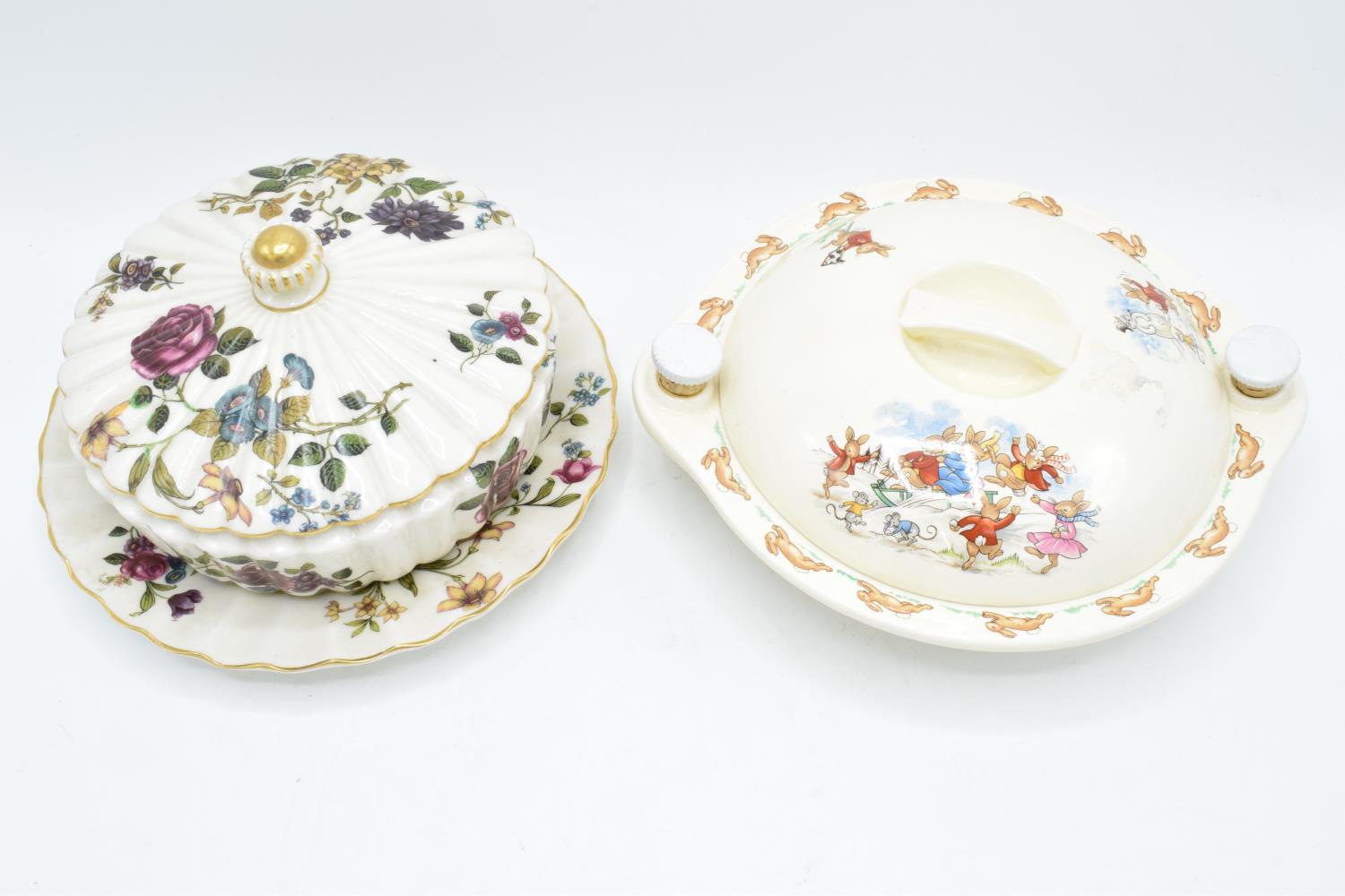 Royal Doulton Bunnykins food warmer/ hot plate with sledging scenes and a Royal Worcester muffin - Bild 4 aus 7