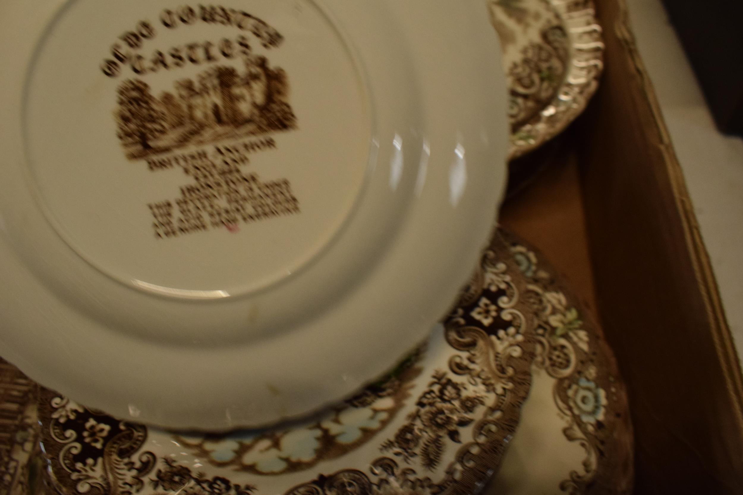 A collection of Johnson Brothers tea and dinner ware in the Heritage Hall and Olde Country Castles - Image 2 of 2