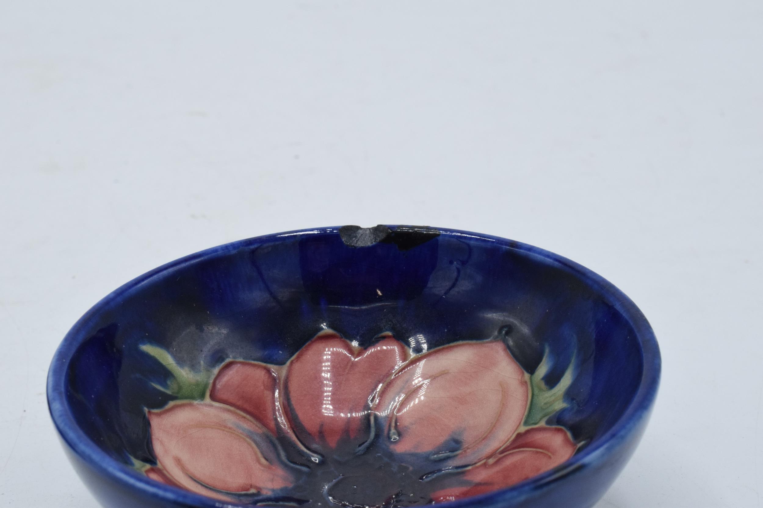 A pair of Moorcroft items to include a hibiscus on blue spade-shaped ashtray together with a similar - Image 3 of 3