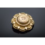 Gold coloured metal Victorian brooch: Gross weight 7.3g, includes glass back, metal pin, and any