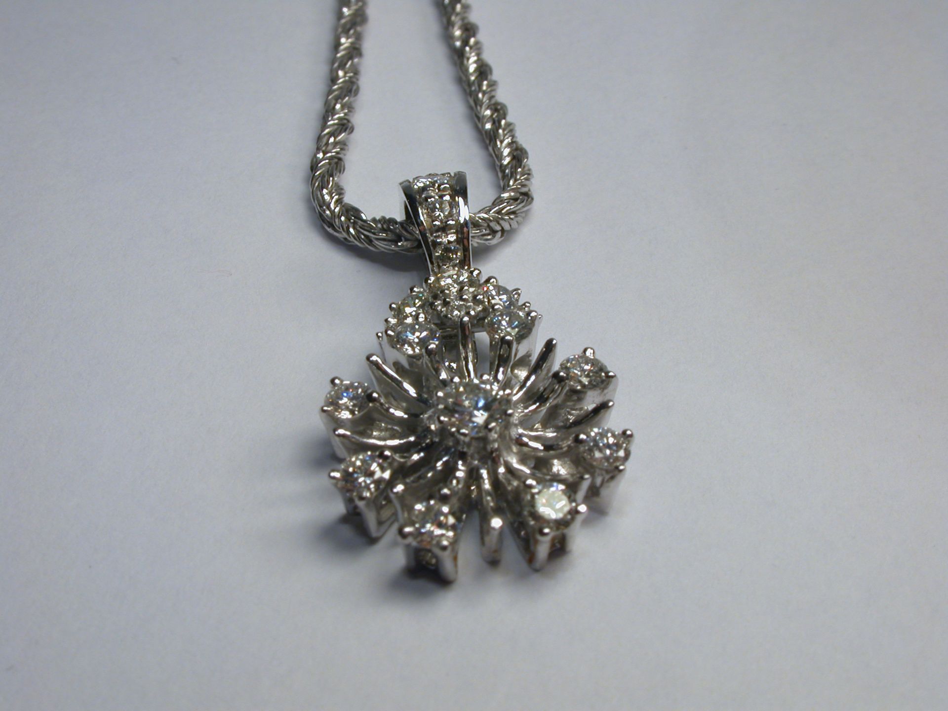 Collier m. Anhänger WG 750, Diamanten ca. 0,95 ct - 16,10 Gramm