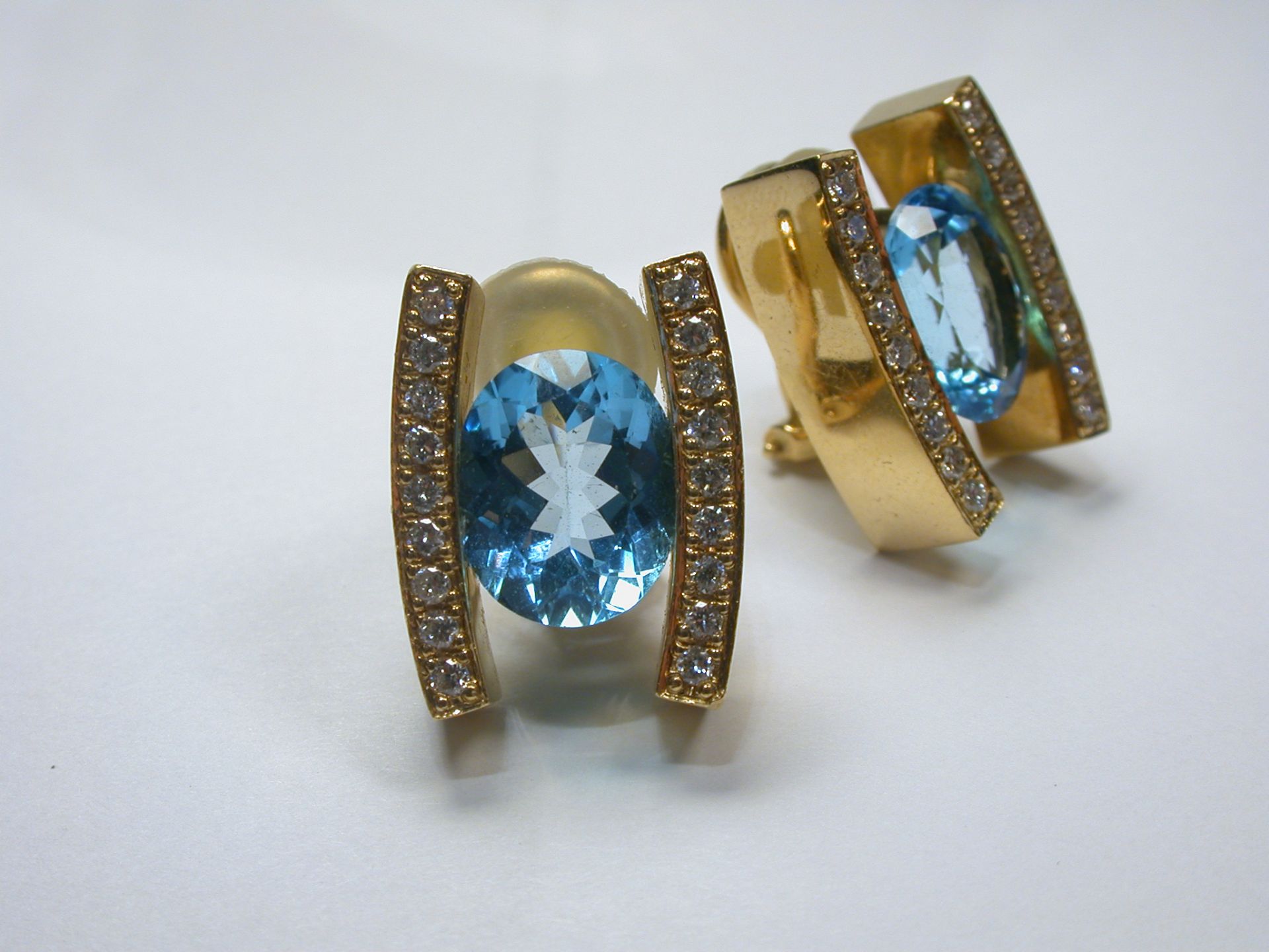 Ohrringe GG 750, Diamanten ca. 1,08 ct, Blautopas - 24,72 Gramm