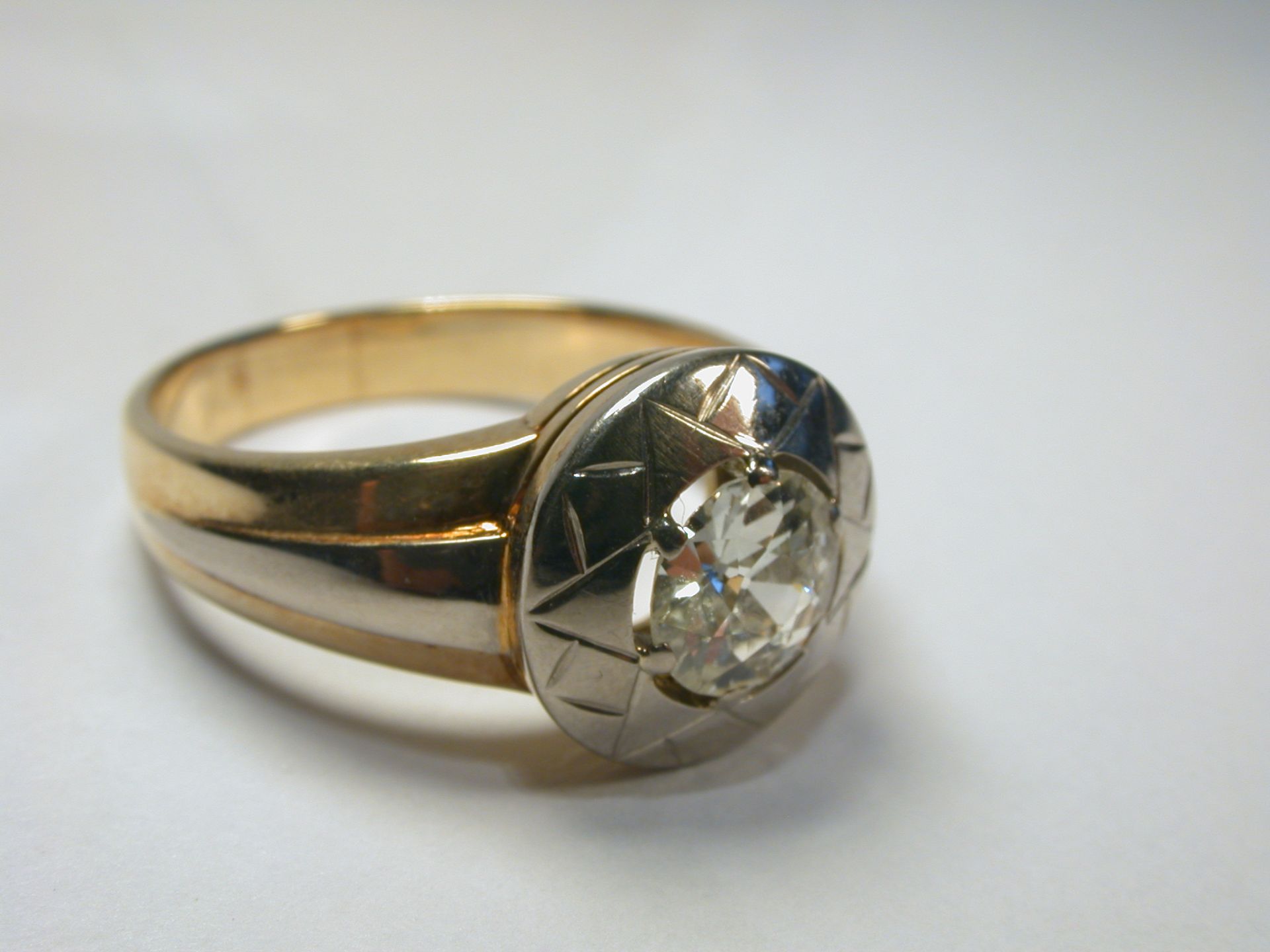 Im Kundenauftrag: Ring GG 585, Altschliff-Diamanten ca. 0,75 ct TW/P