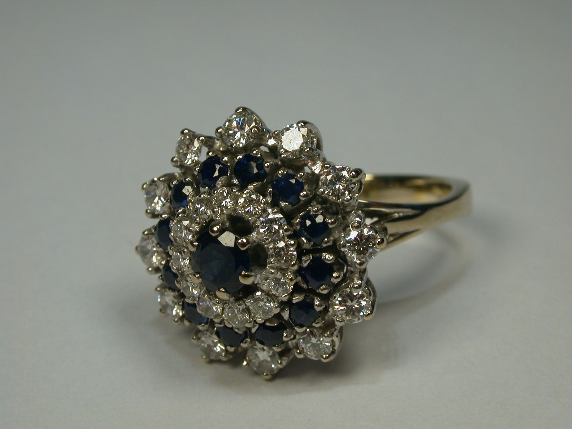 Ring WG 585, antik um 1920, Diamanten ca. 1,00 ct, Saphire - 8,28 Gramm