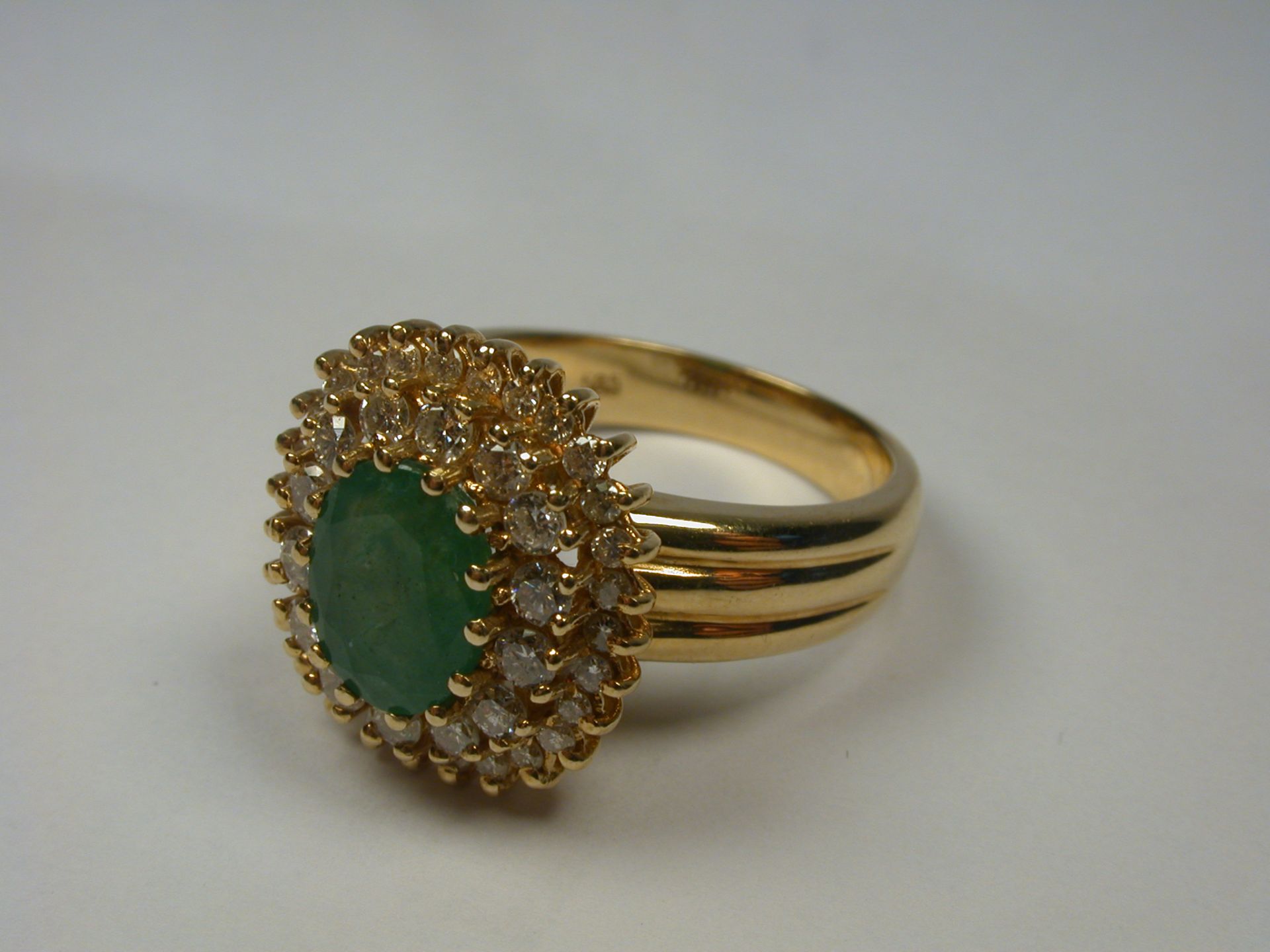 Ring GG 585, Smaragd, Diamanten - 7,48 Gramm