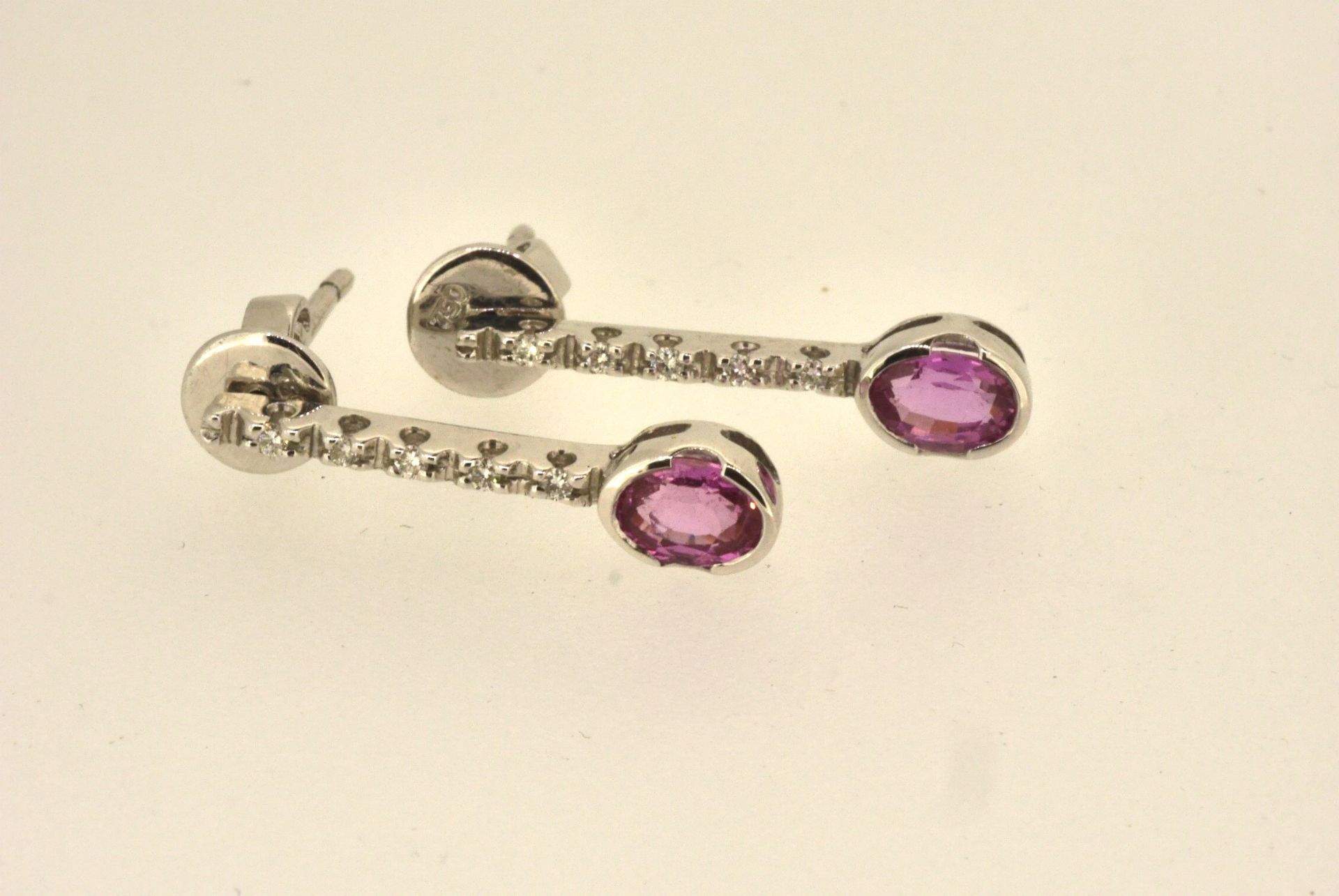 Ohrringe WG 750, Diamanten 0.24 ct, 2 x Pink Saphire