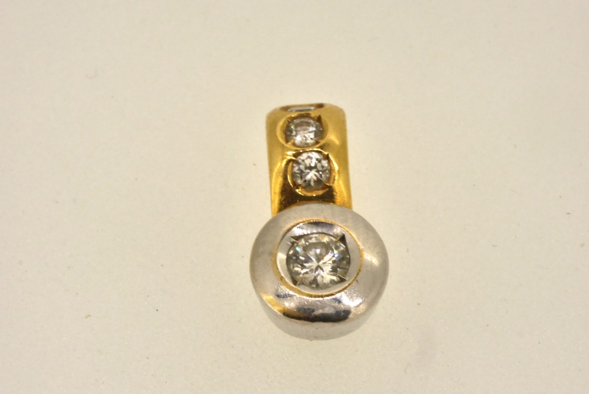 Anhänger WG/GG 750, Diamanten 1x0.20 ct, 3x0.07 ct, 2,19 Gramm