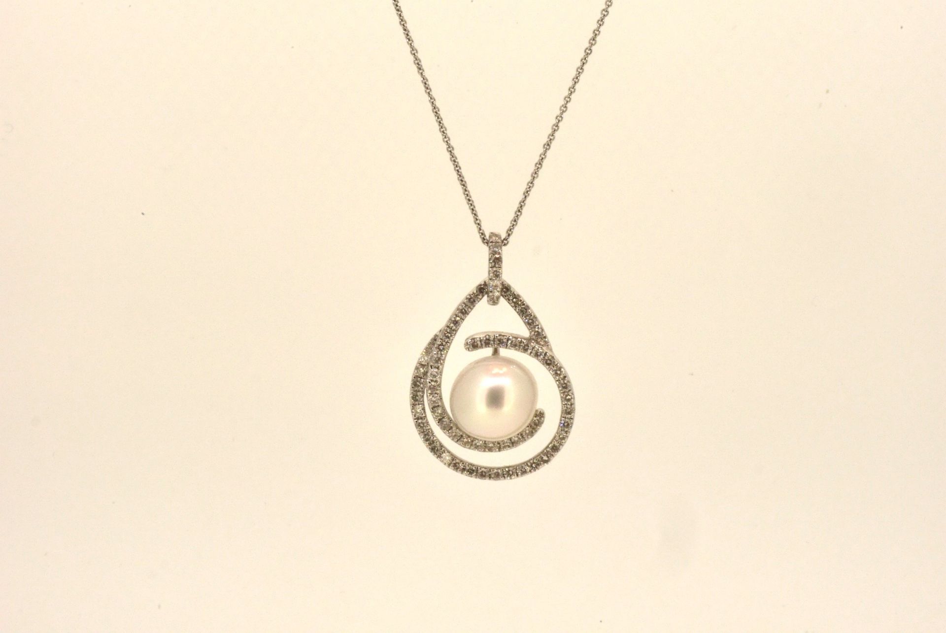 Collier WG 750, Diamanten ca. 0.70 ct, Südsee-Perle, 48 cm