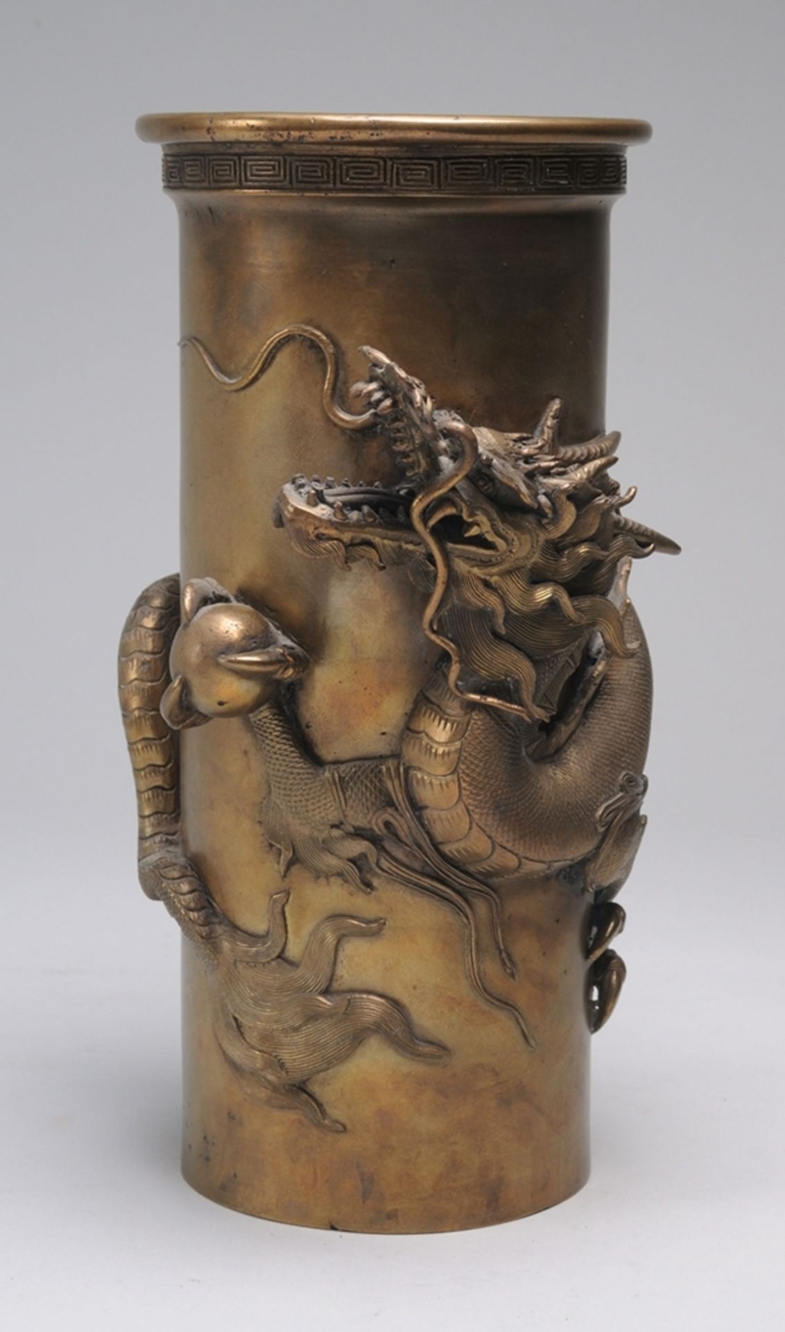 Vase mit Drachendekor