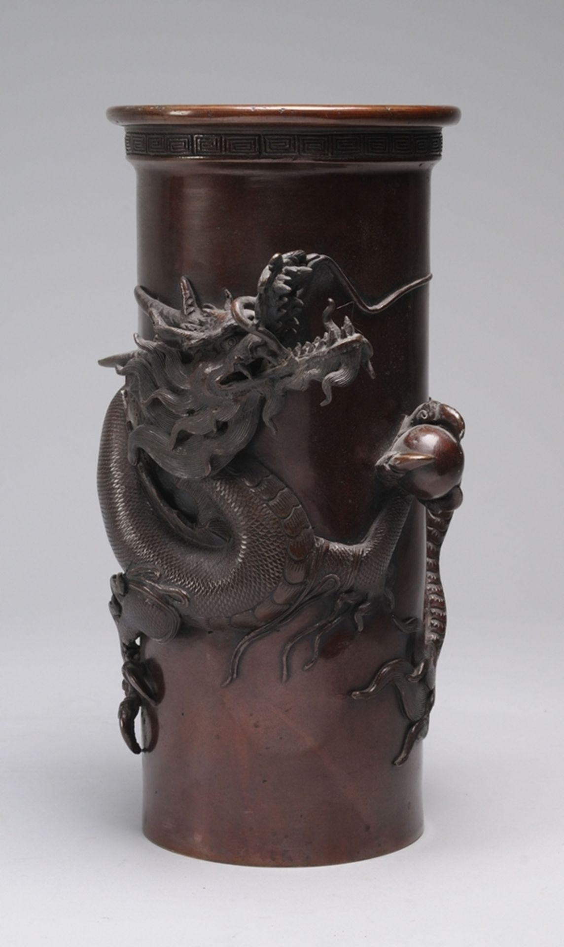 Vase mit Drachendekor