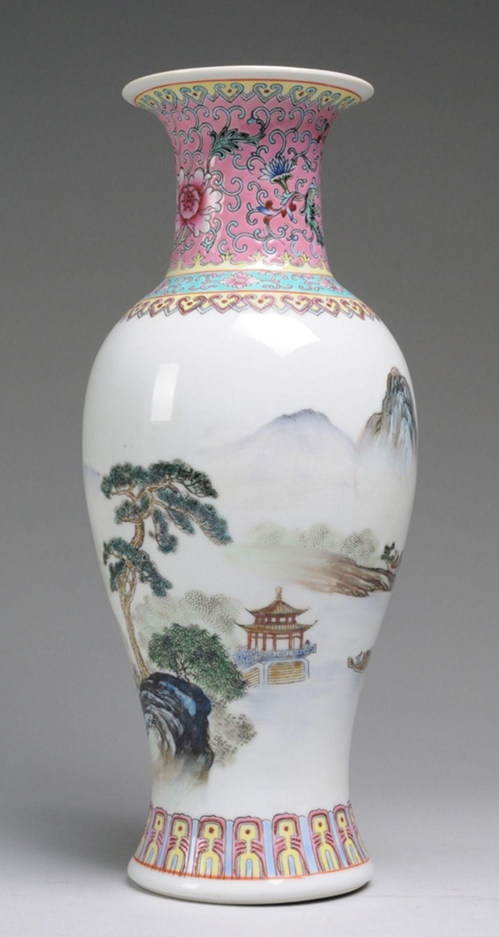 Vase mit landschaftlichem Dekor