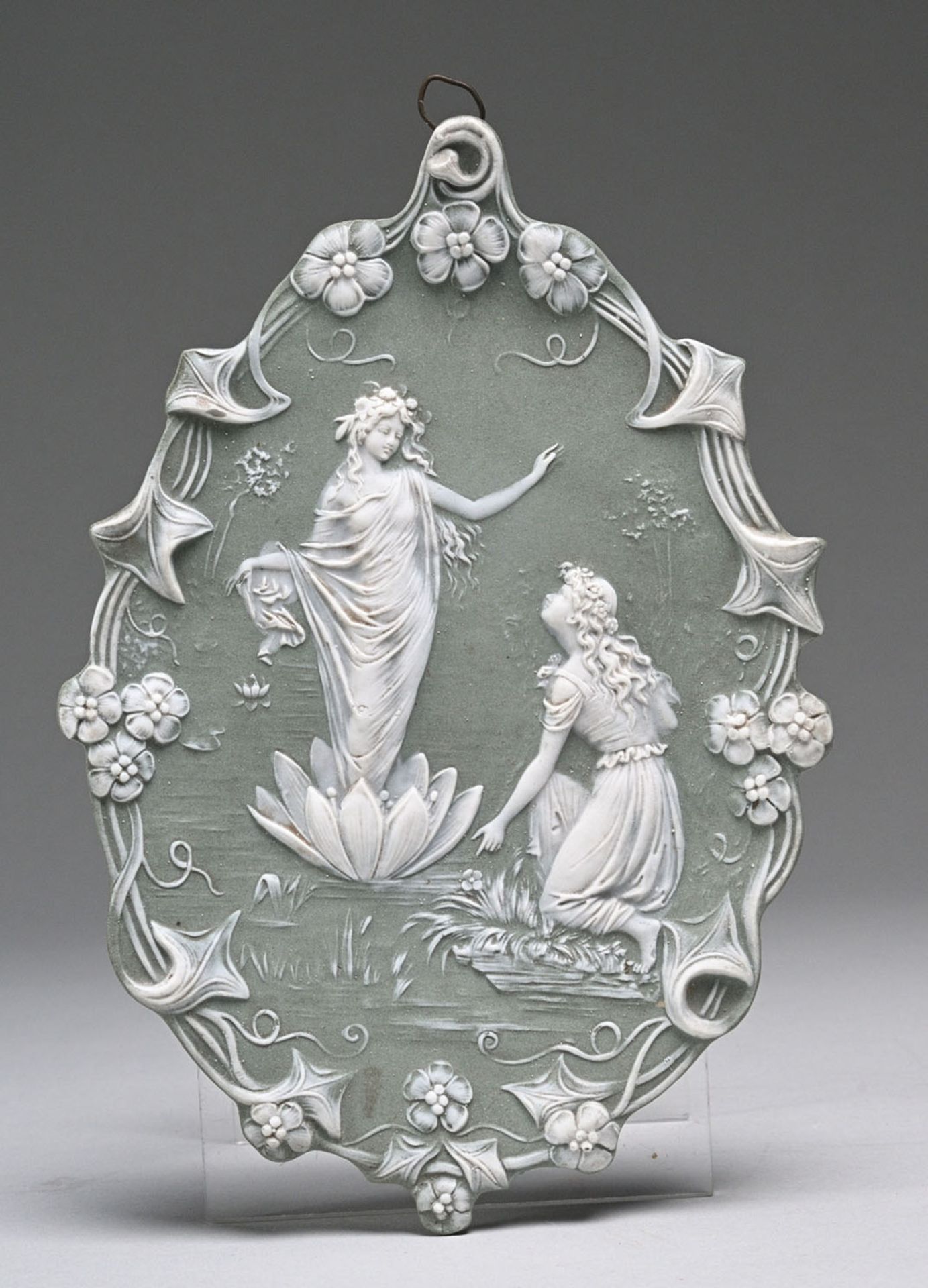 Wandmedaillon mit Jugendstilmotiv in Wedgwood-Manier