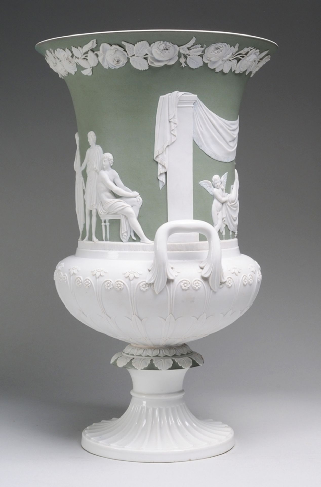 Große Meissner Kratervase in Wedgewoodmanier mit mythologischen Reliefszenen - Bild 3 aus 6