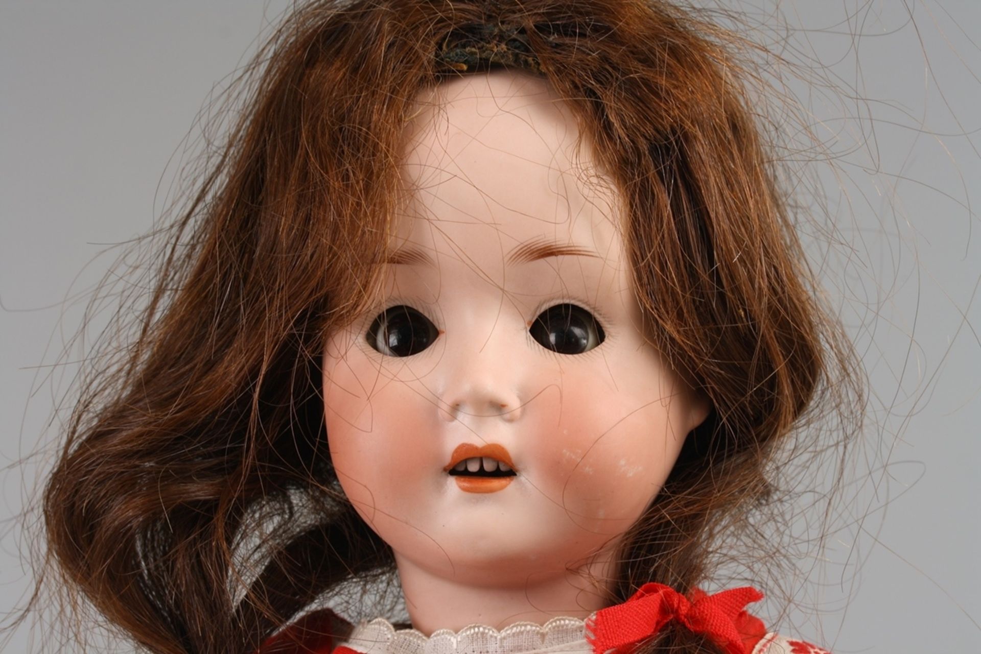Historisches Porzellankopf-Puppenmädchen - Bild 2 aus 7