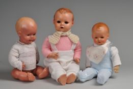 Drei Minerva- und Schildkröt-Puppen