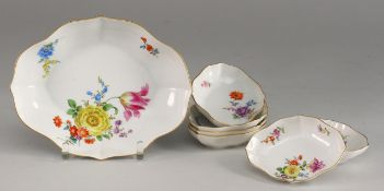 Sieben Anbietschälchen mit Blumenmalerei