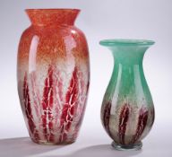 Zwei Ikora-Vasen