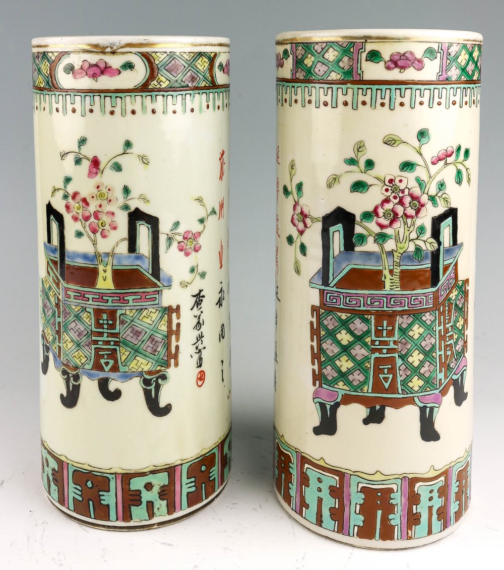 Zwei zylindrische Vasen China