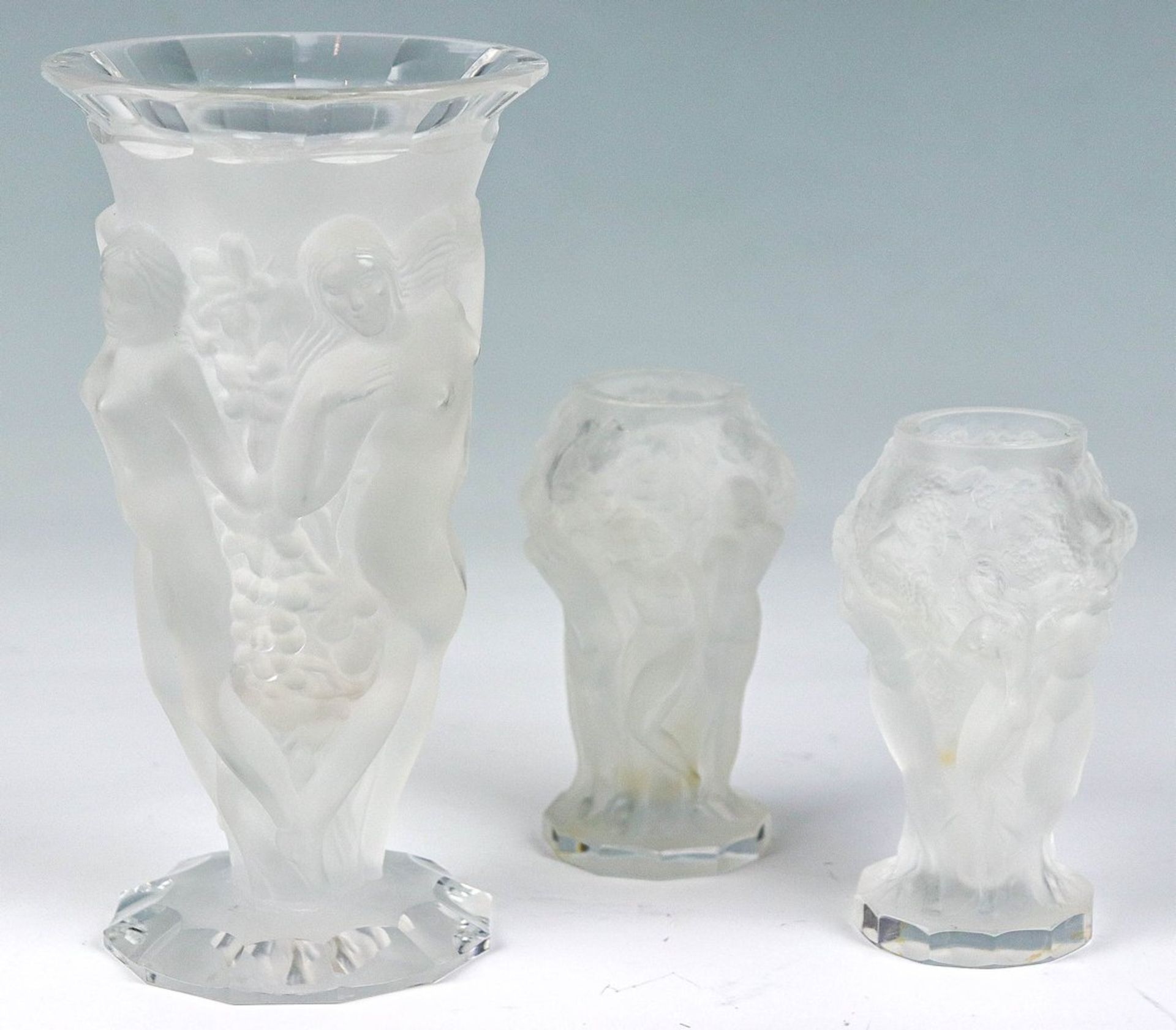 Vase und zwei kleine Vasen mit Bacchantinnen Tschechien