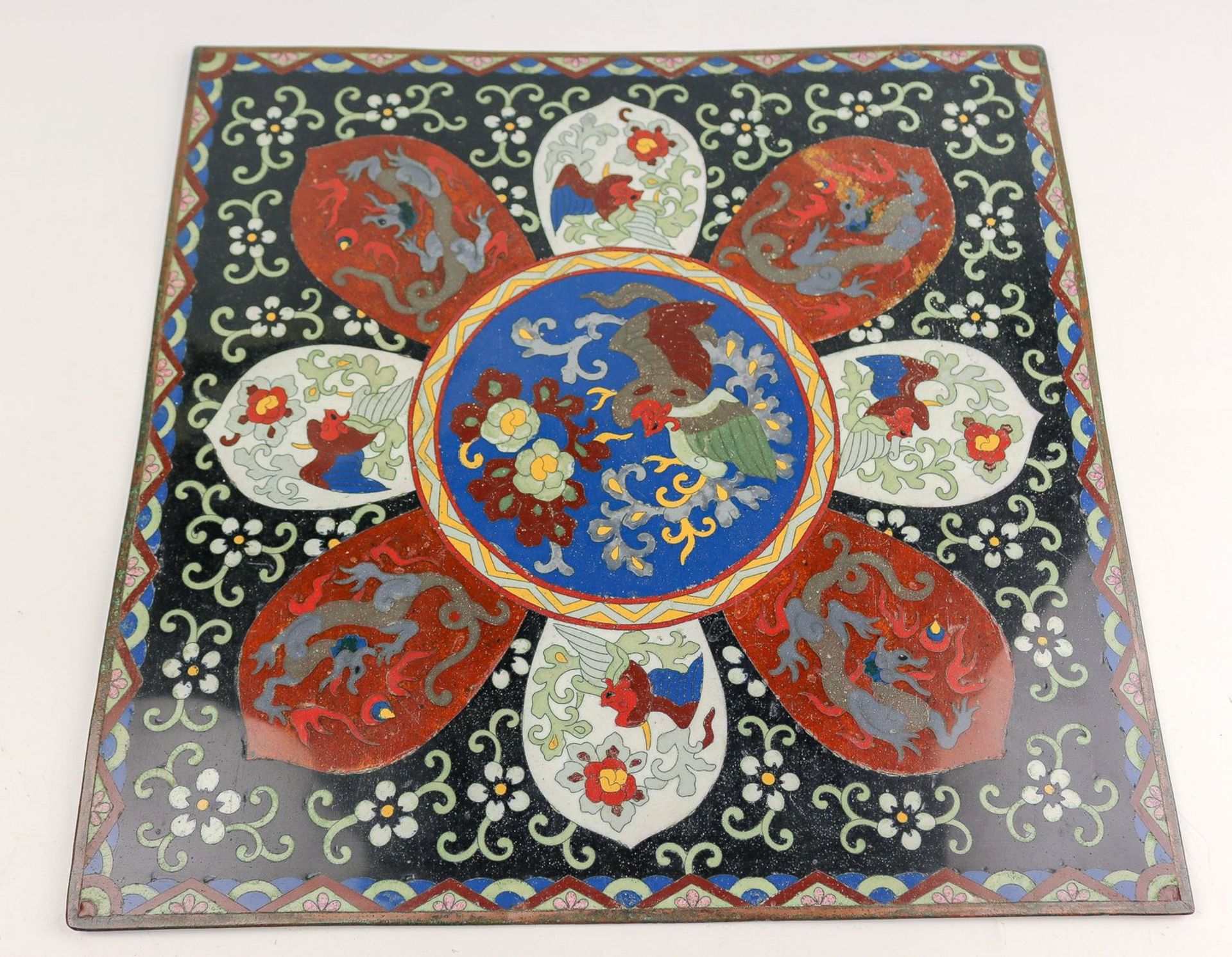 Flache quadratische Cloisonné-Platte als Tischplatteneinlage Japan