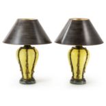 Ein Paar Vasenlampen