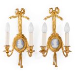 Ein Paar Appliken mit Medaillon im Louis-XVI-Stil