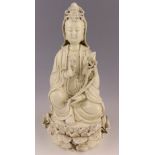 Guanyin auf Lotossockel sitzend China