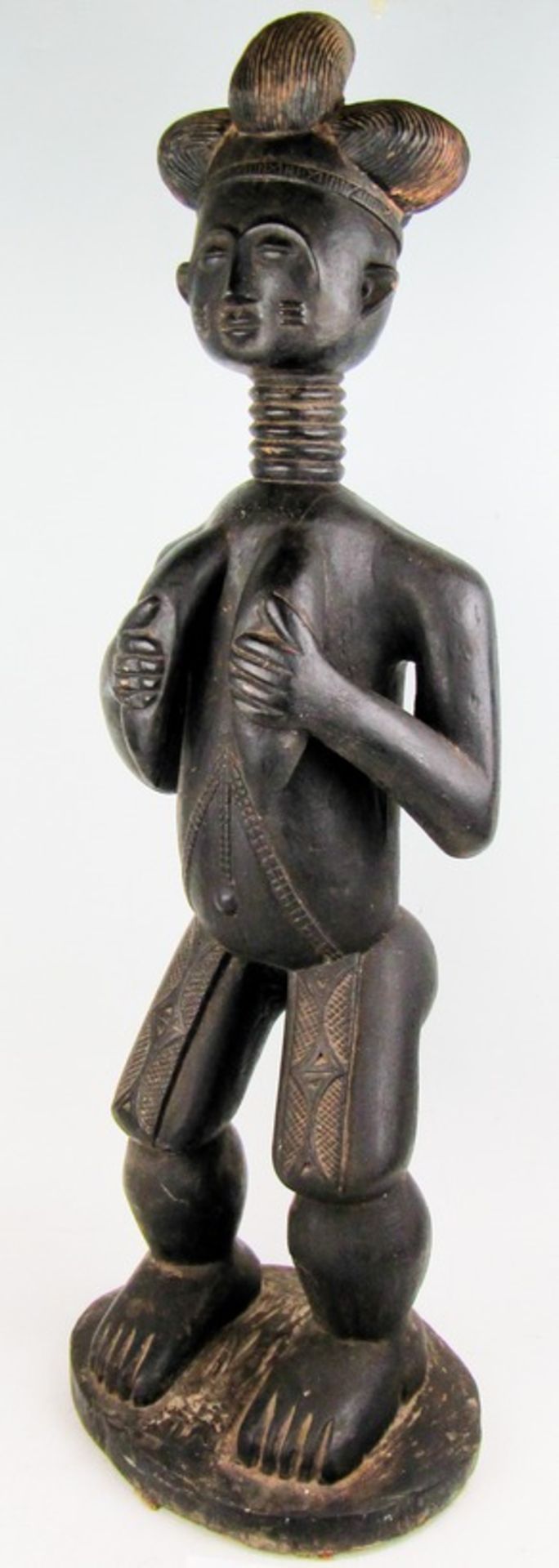 Große stehende weibliche Ahnenfigur Agni, Elfenbeinküste
