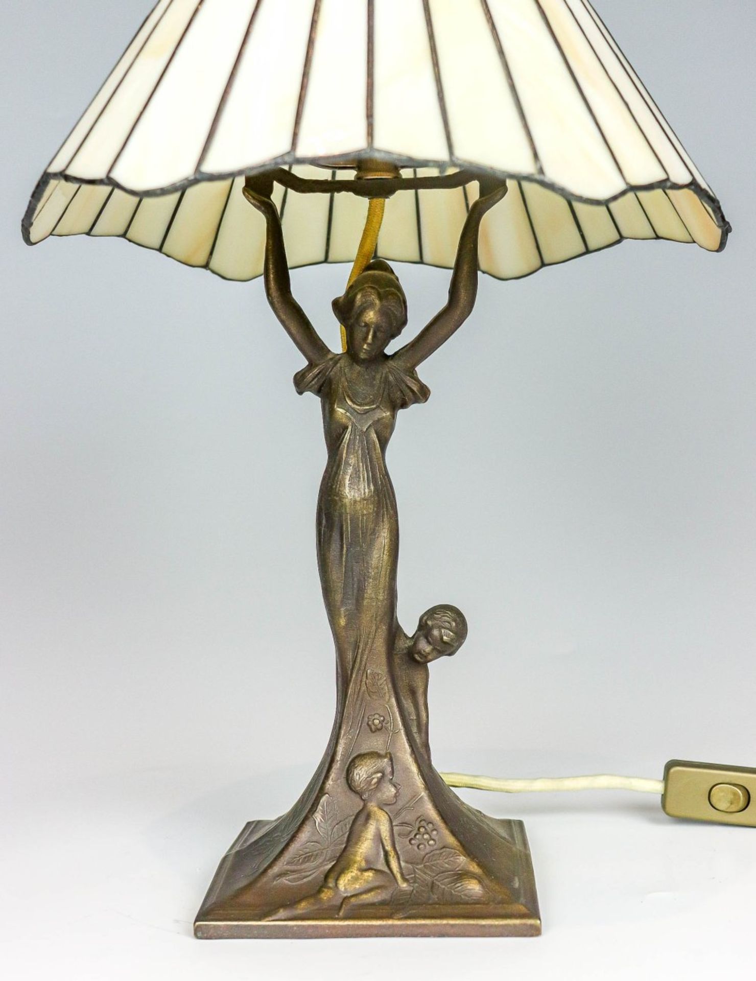 Kleine Tischlampe mit bleiverglastem Schirm im Jugendstil - Image 2 of 2