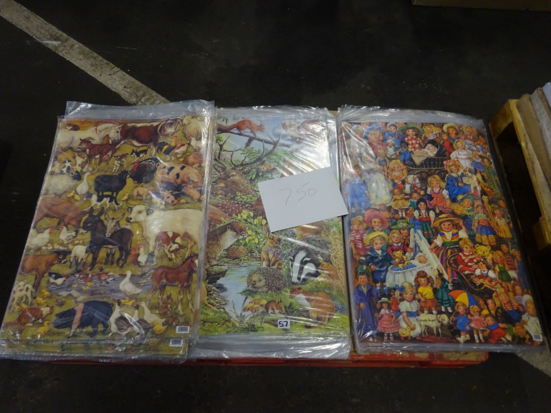 PALLET OF APPROX 750 SHEETS OF VARIOUS ANIMAL DESIGN WRAPPING PAPER