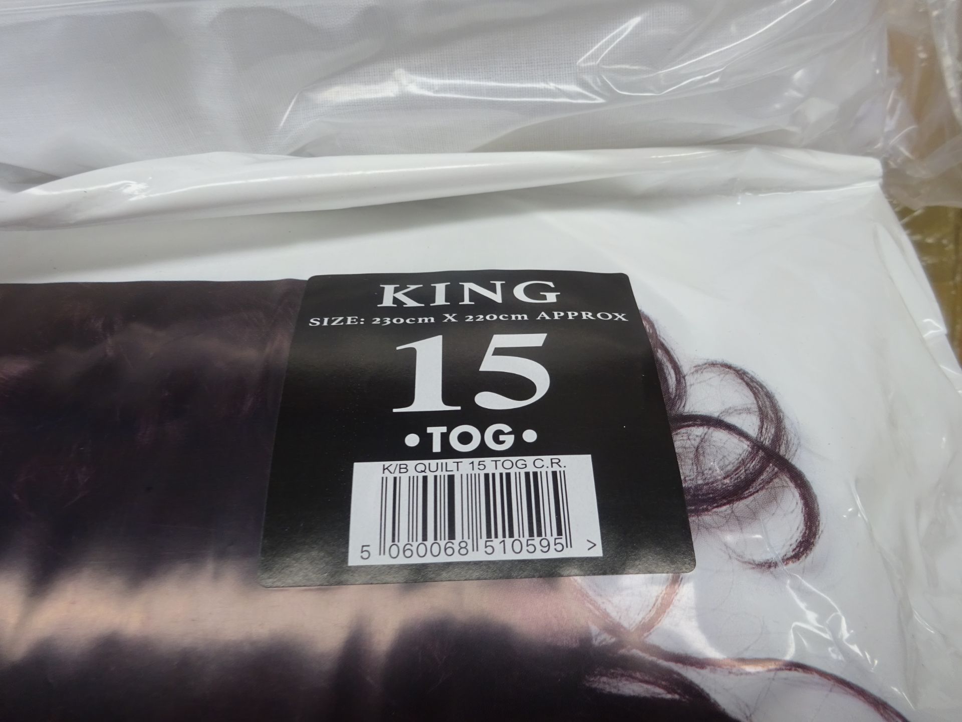 Hollowfibre 15 tog duvet with 2 pillows - Image 2 of 2