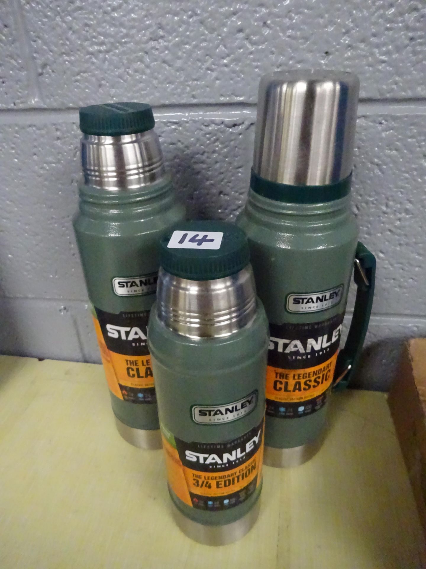 X3 STANLEY FLASKS (2 WITHOUT LIDS)