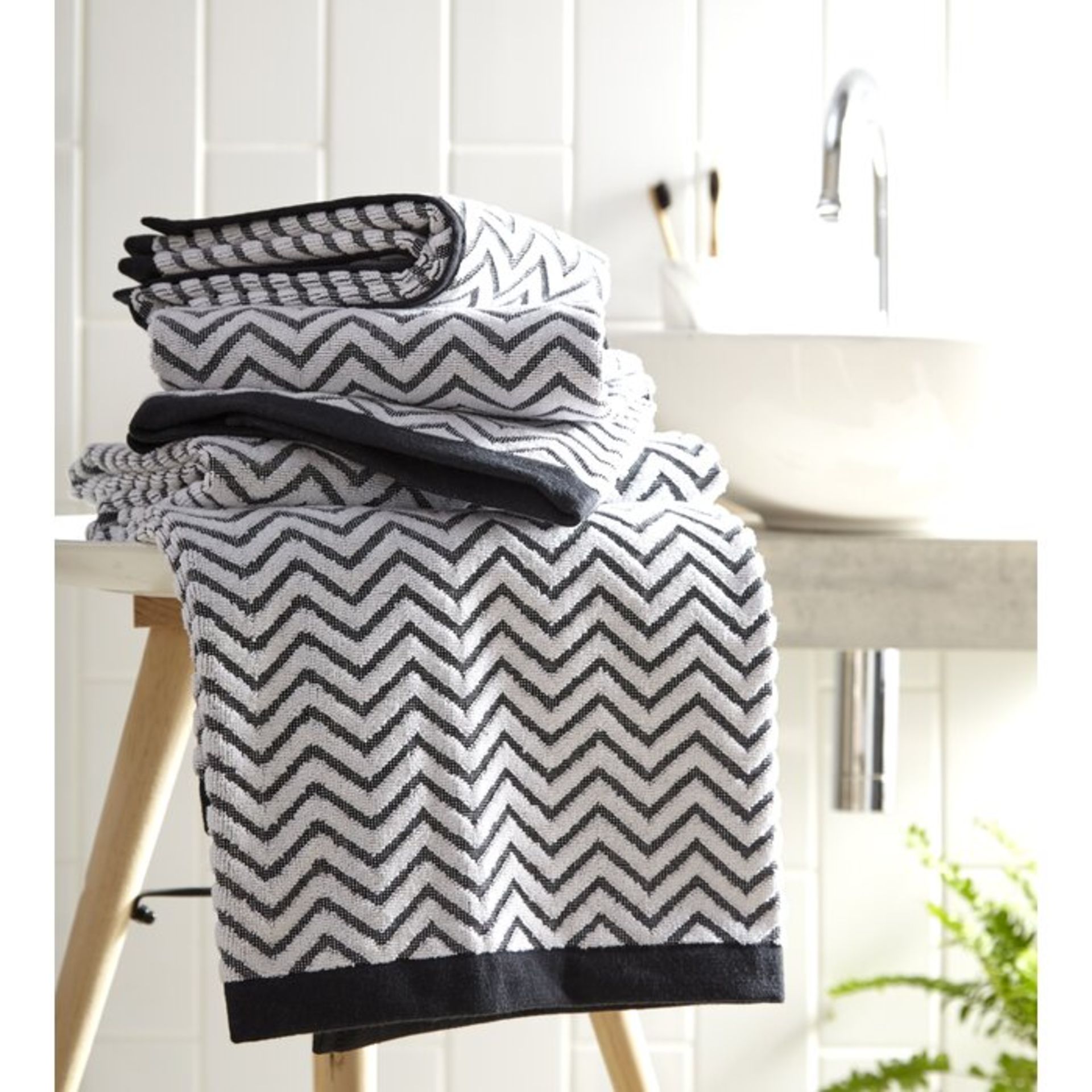 Ottilie Hand Towel - RRP £12.99 1 Hand Towel Only