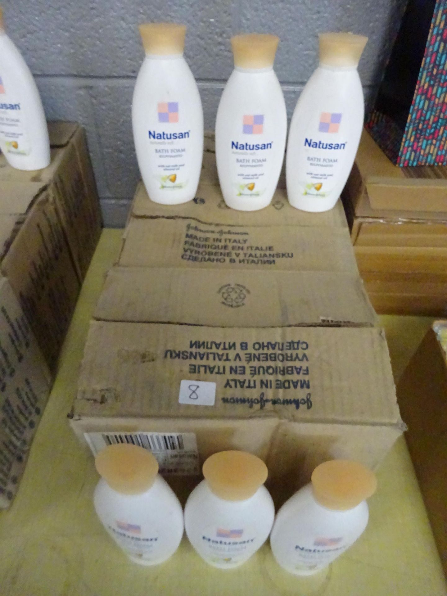 36 BOTTLES JOHNSON & JOHNSON BATH FOAM