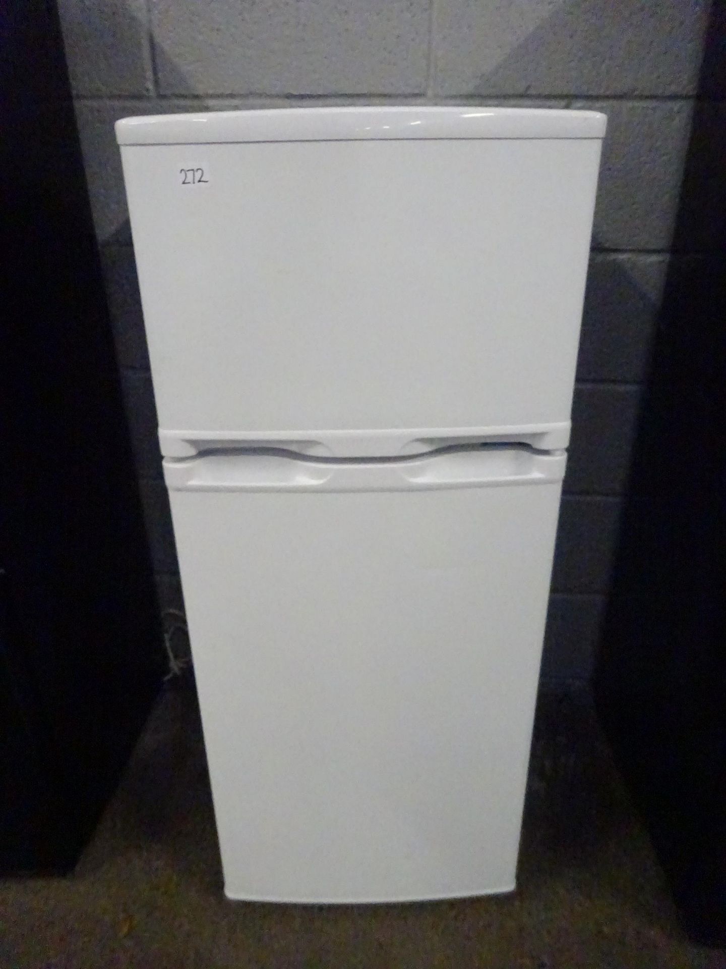 FAULTY WHITE SM FRIDGE/FREEZER