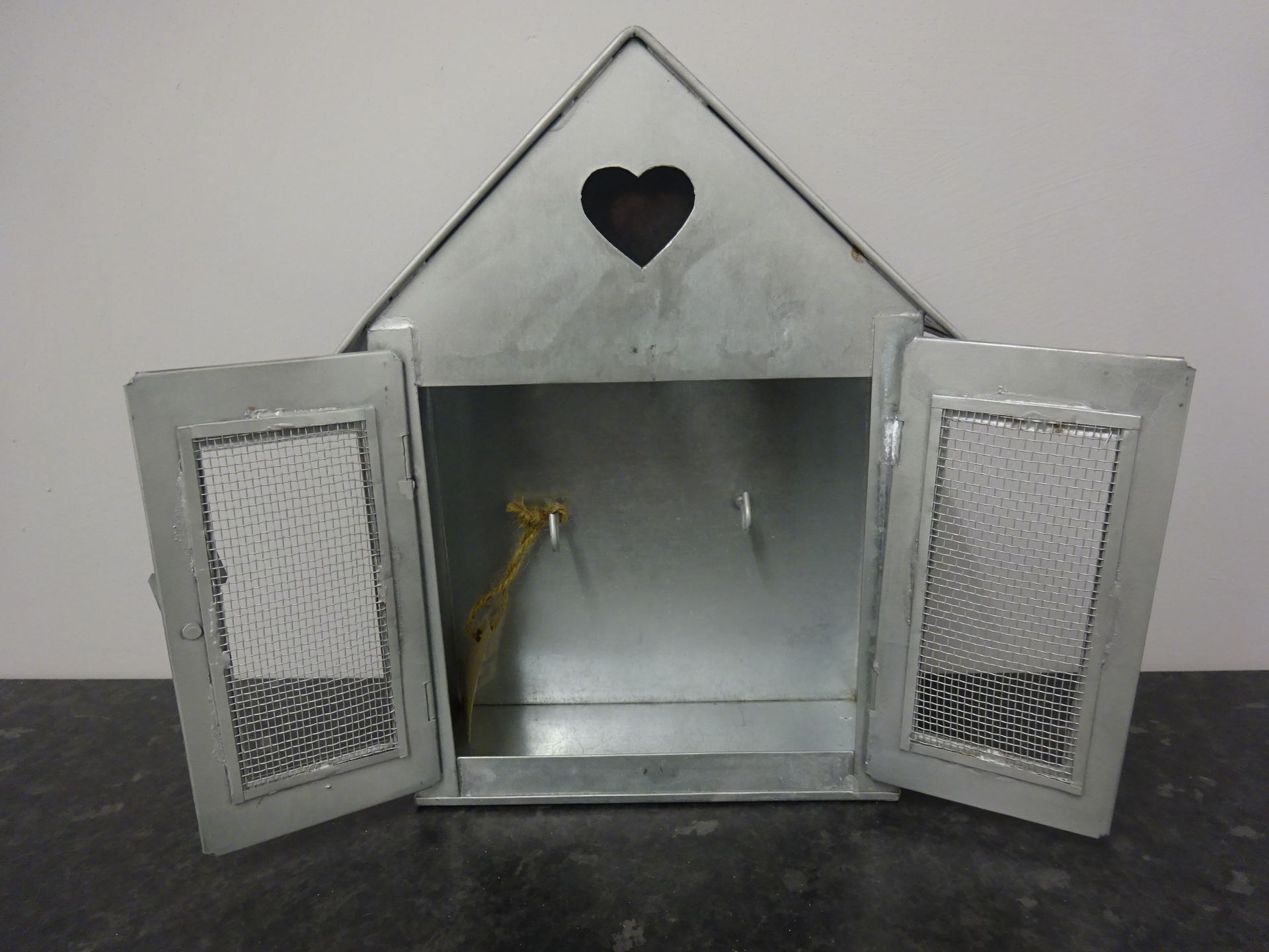 Small Love Heart Metal Key Cabinet - Image 2 of 2