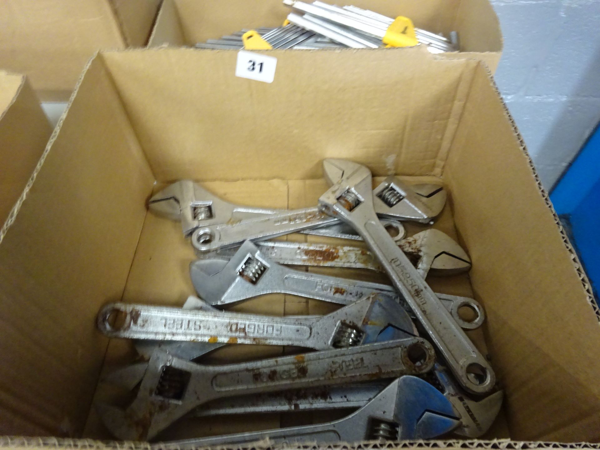 BOX OF 10 LARGE ADJUSTIBLE SPANNERS (SLIGHTY RUSTY)