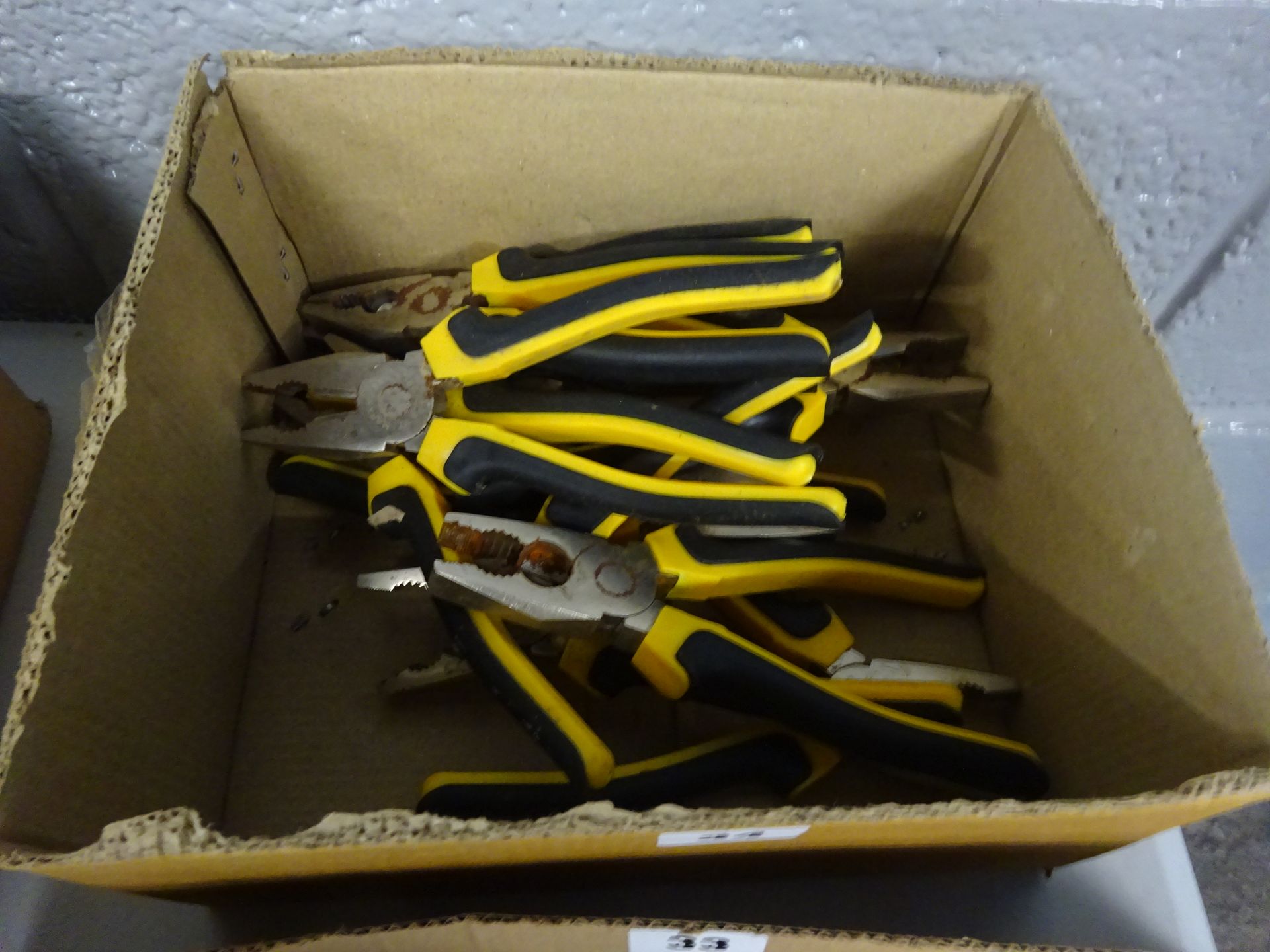 BOX OF 10 PLIERS (SLIGHTY RUSTY)